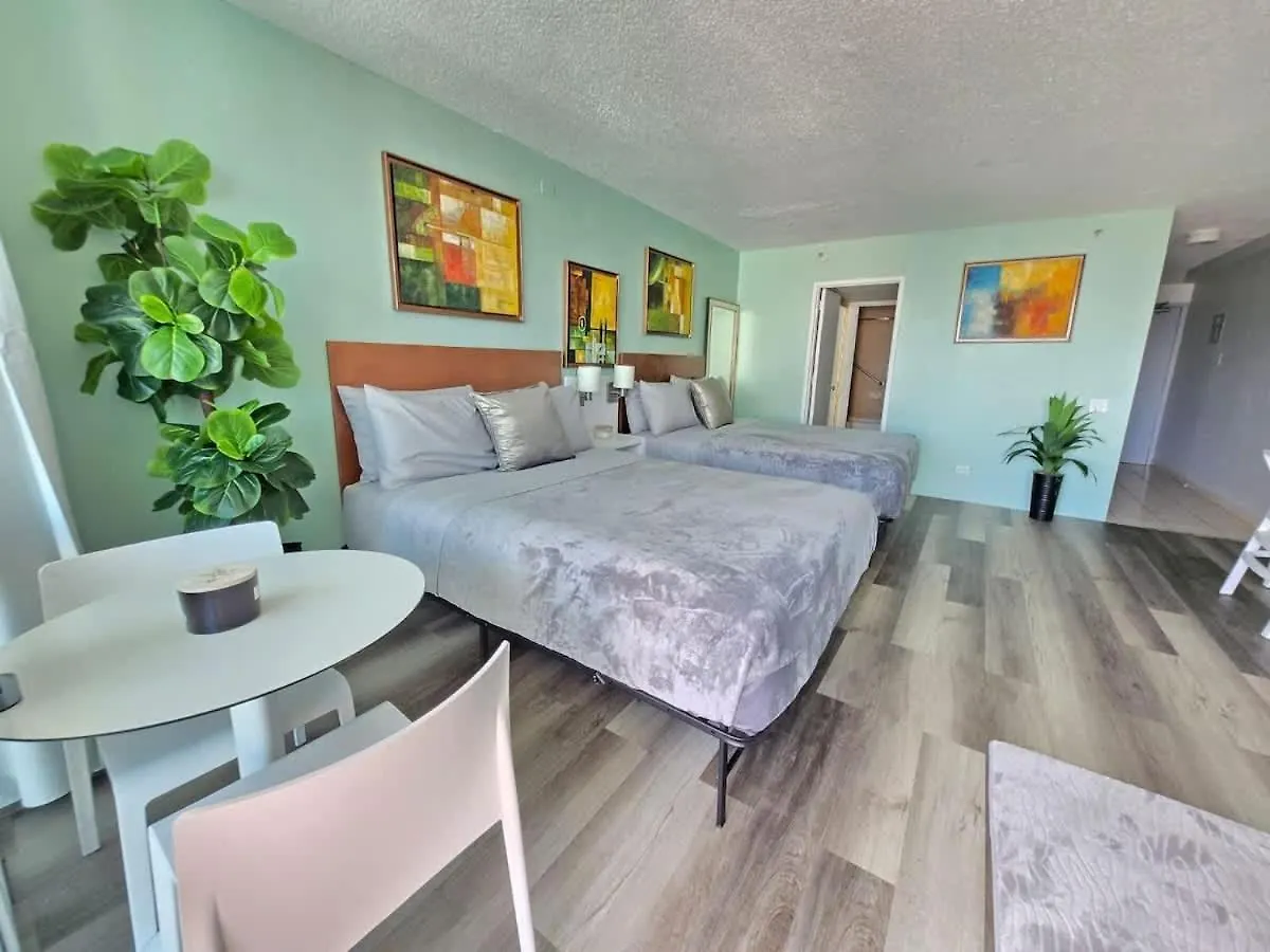 Steps From The Beach - Dining & Nightlife Nearby San Juan Apartment
