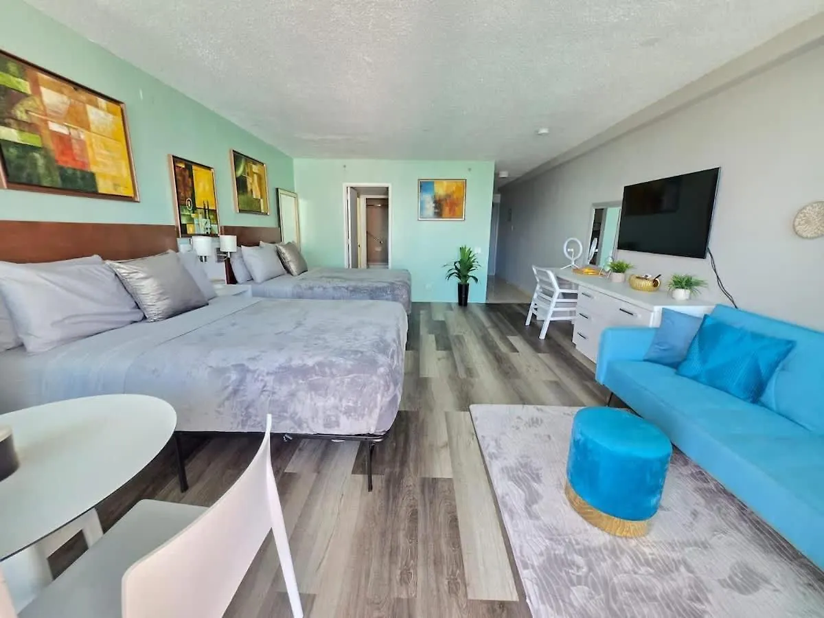 Steps From The Beach - Dining & Nightlife Nearby San Juan Apartment