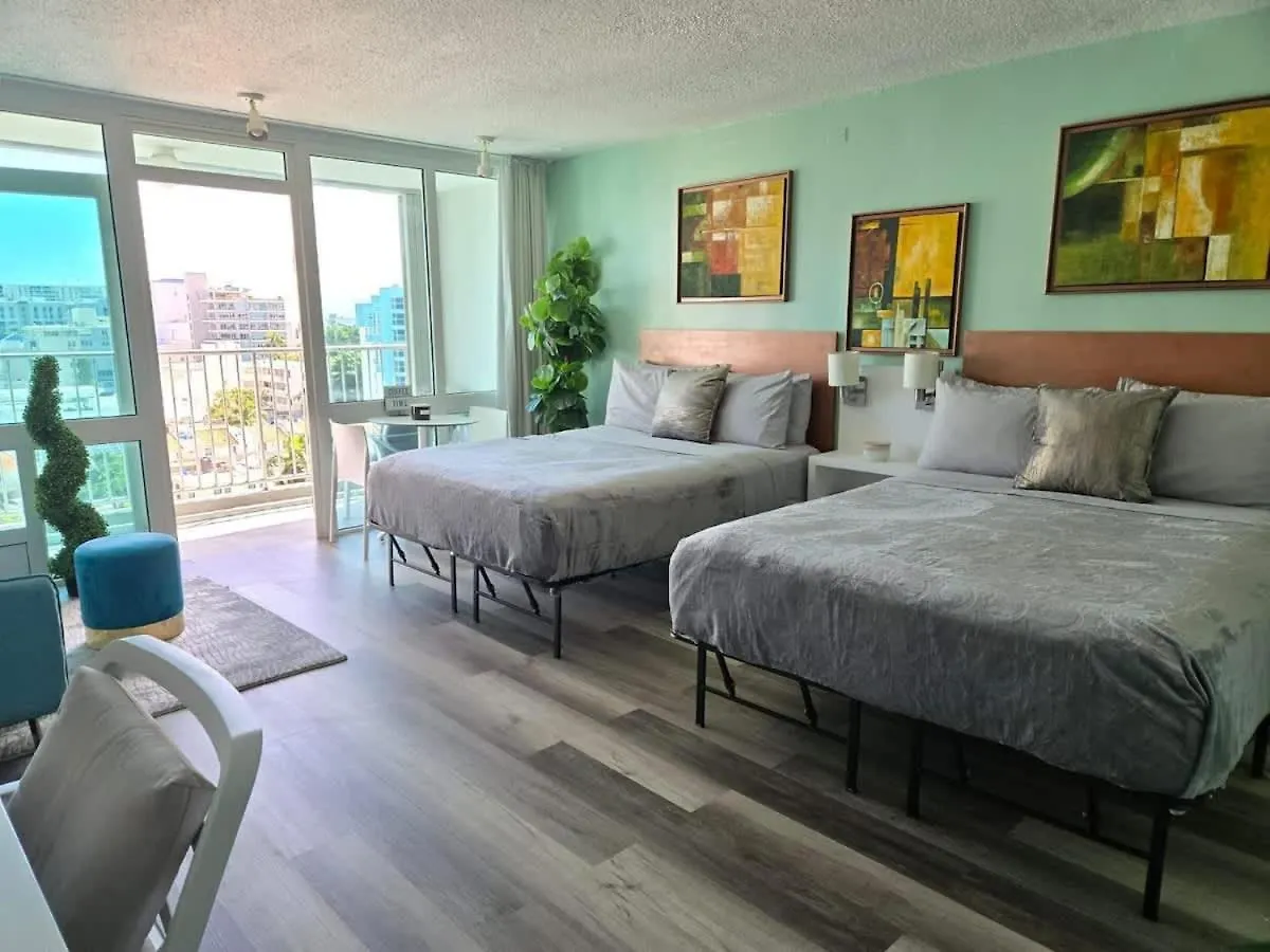 Steps From The Beach - Dining & Nightlife Nearby San Juan Apartment